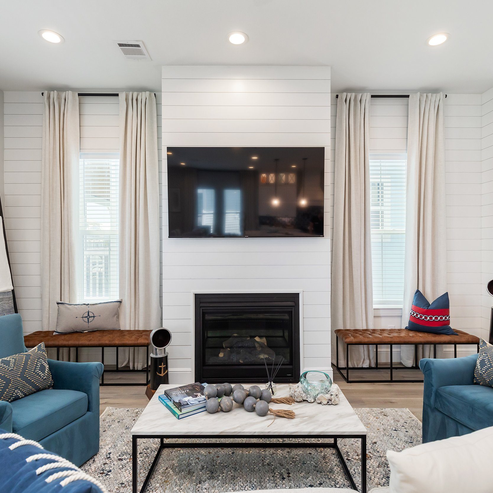 Family room 4